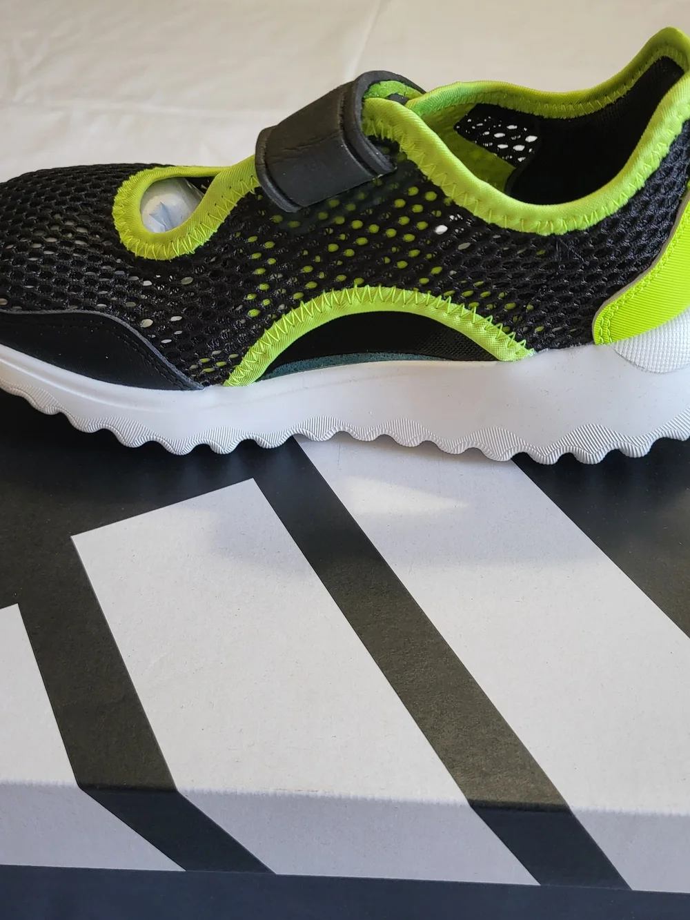 *NEW* Adidas Summerflex C Kids 3 Training Shoes Neon Green with Tags and Box